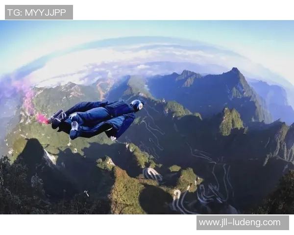 重庆极限运动队揭秘:技术与激情交织的极限挑战之旅 重庆极限运动队揭秘:技术与激情交织的极限挑战之旅